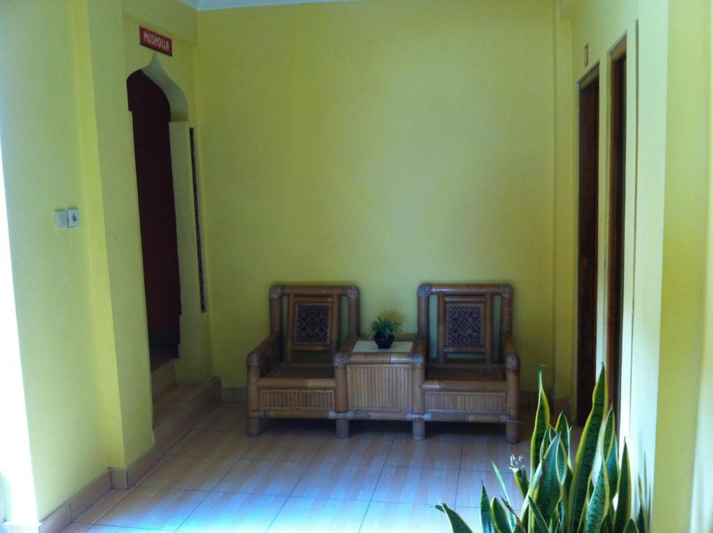Hotel Adinda Parangtritis Habitación foto